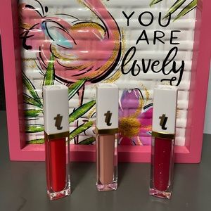 NIB true lipz set of 3 Lipglosses With Mirror And Light